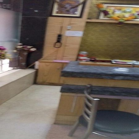 Hotel Parth Palace New Delhi Exterior photo