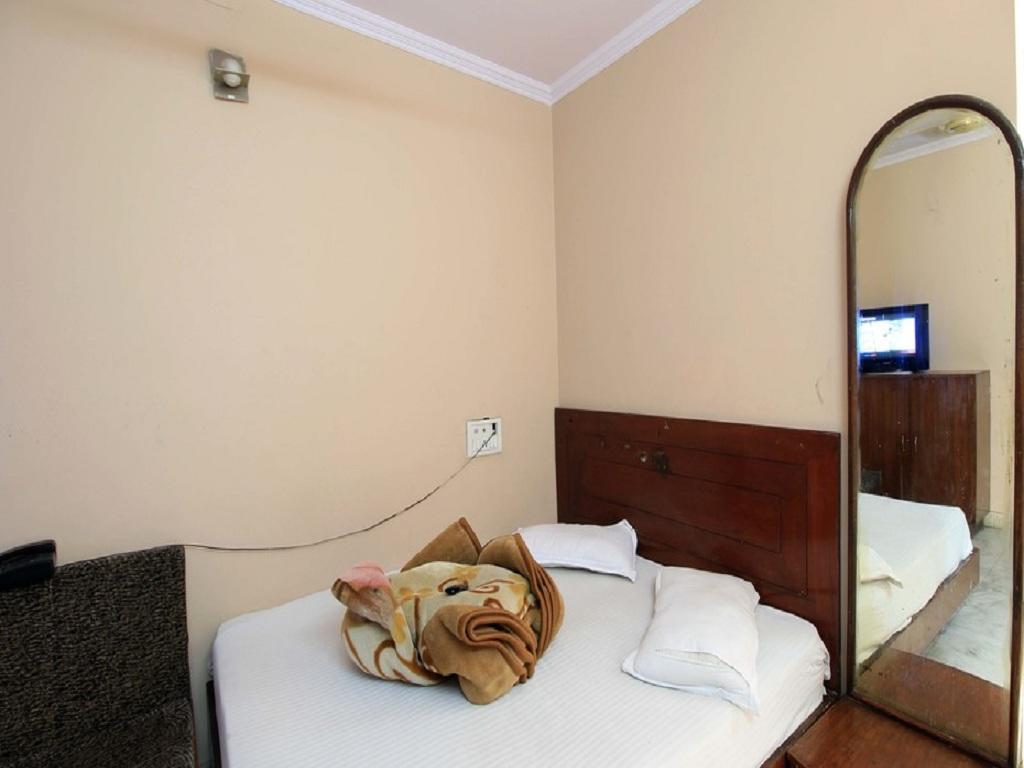 Hotel Parth Palace New Delhi Exterior photo